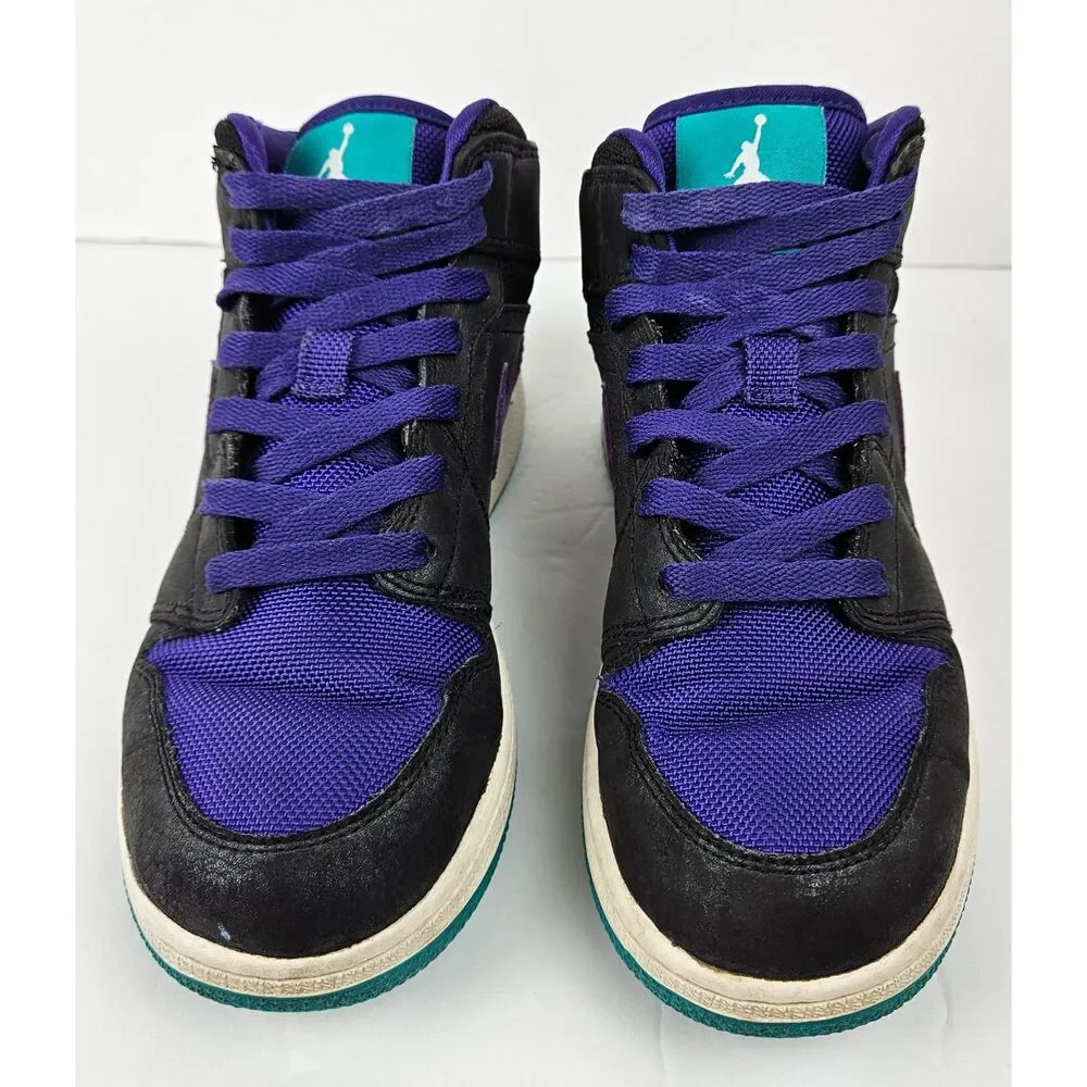 Air Jordan 1 mid grape sneakers. Size: 4.5Y